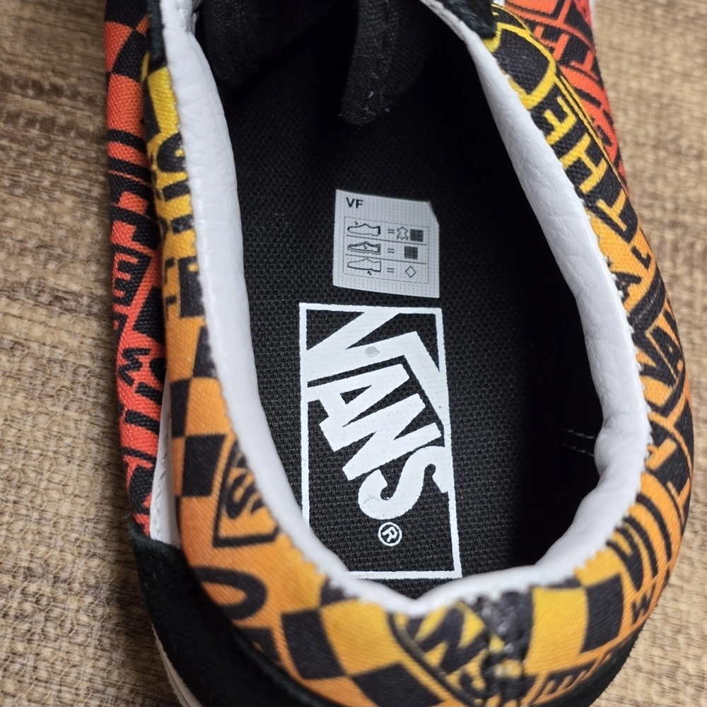 New Vans Logo Flame Old Skool Women's Size 9 Sneakers Red Black White Low Top - Picture 11 of 12
